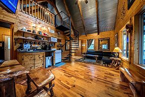 Bear Creek Lodge and Cabins in Helen Ga - Pet Friendly, River on Prope