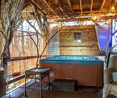 Bear Creek Lodge and Cabins in Helen Ga - Pet Friendly, River on Prope