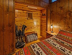 Bear Creek Lodge and Cabins in Helen Ga - Pet Friendly, River on Prope