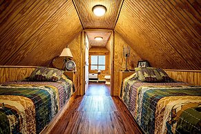 Bear Creek Lodge and Cabins in Helen Ga - Pet Friendly, River on Prope