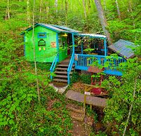 Bear Creek Lodge and Cabins in Helen Ga - Pet Friendly, River on Prope