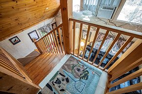 Bear Creek Lodge and Cabins in Helen Ga - Pet Friendly, River on Prope