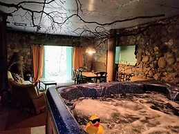 Bear Creek Lodge and Cabins in Helen Ga - Pet Friendly, River on Prope