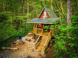 Bear Creek Lodge and Cabins in Helen Ga - Pet Friendly, River on Prope