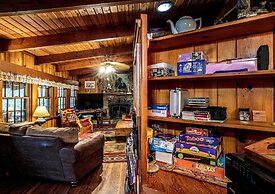 Bear Creek Lodge and Cabins in Helen Ga - Pet Friendly, River on Prope
