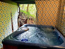 Bear Creek Lodge and Cabins in Helen Ga - Pet Friendly, River on Prope