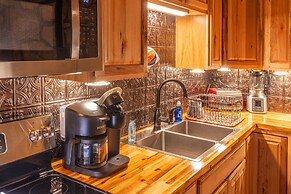 Bear Creek Lodge and Cabins in Helen Ga - Pet Friendly, River on Prope