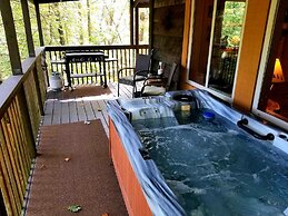 Bear Creek Lodge and Cabins in Helen Ga - Pet Friendly, River on Prope