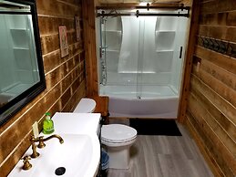 Bear Creek Lodge and Cabins in Helen Ga - Pet Friendly, River on Prope