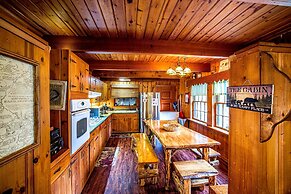 Bear Creek Lodge and Cabins in Helen Ga - Pet Friendly, River on Prope