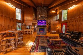 Bear Creek Lodge and Cabins in Helen Ga - Pet Friendly, River on Prope