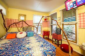 Bear Creek Lodge and Cabins in Helen Ga - Pet Friendly, River on Prope