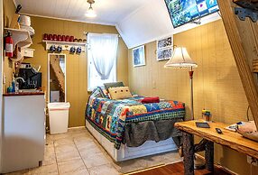 Bear Creek Lodge and Cabins in Helen Ga - Pet Friendly, River on Prope