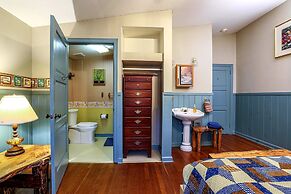 Bear Creek Lodge and Cabins in Helen Ga - Pet Friendly, River on Prope