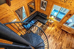 Bear Creek Lodge and Cabins in Helen Ga - Pet Friendly, River on Prope