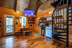 Bear Creek Lodge and Cabins in Helen Ga - Pet Friendly, River on Prope