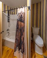 Bear Creek Lodge and Cabins in Helen Ga - Pet Friendly, River on Prope