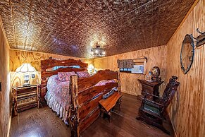 Bear Creek Lodge and Cabins in Helen Ga - Pet Friendly, River on Prope