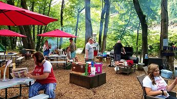 Bear Creek Lodge and Cabins in Helen Ga - Pet Friendly, River on Prope