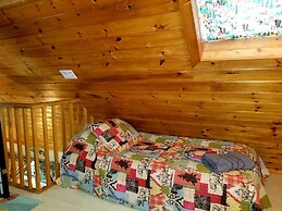 Bear Creek Lodge and Cabins in Helen Ga - Pet Friendly, River on Prope