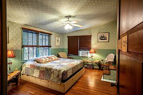 Bear Creek Lodge and Cabins in Helen Ga - Pet Friendly, River on Prope