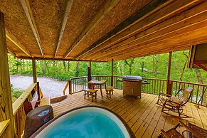 Bear Creek Lodge and Cabins in Helen Ga - Pet Friendly, River on Prope