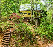 Bear Creek Lodge and Cabins in Helen Ga - Pet Friendly, River on Prope