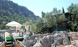 Nuri's Beach Bungalow