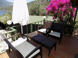 Nuri's Beach Bungalow