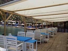 Nuri's Beach Bungalow