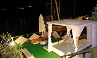 Nuri's Beach Bungalow