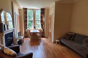 Cosy & Modern Apartment in Central Edinburgh