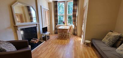 Cosy & Modern Apartment in Central Edinburgh