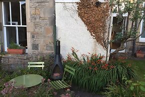 Central and Spacious 2 Bedroom Flat With Garden