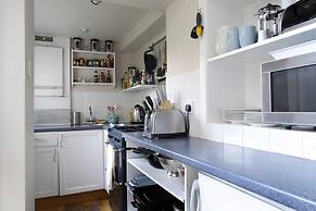 Central and Spacious 2 Bedroom Flat With Garden