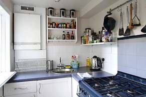 Central and Spacious 2 Bedroom Flat With Garden