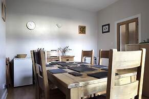 Central and Spacious 2 Bedroom Flat With Garden