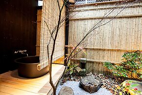 Miro Shichijo Hanabatakecho Tei