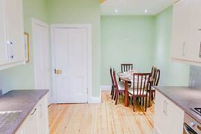Newly Furnished Flat on Leith Walk, Sleeps 4