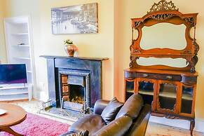 Newly Furnished Flat on Leith Walk, Sleeps 4
