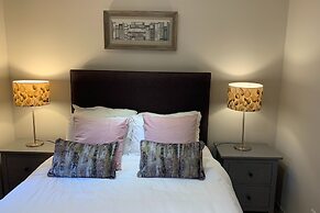 Bright, Modern Apartment - Royal Mile