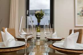 Bright, Modern Apartment - Royal Mile