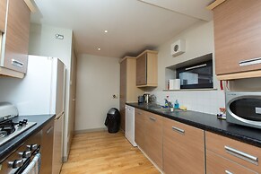 Bright, Modern Apartment - Royal Mile