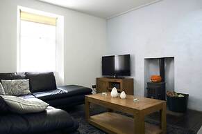 Central Apartment for the Fringe