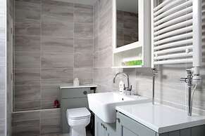 Quiet Ground Floor Mews Flat and Parking