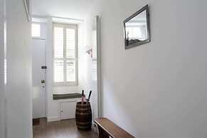 Quiet Ground Floor Mews Flat and Parking