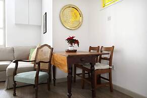 Quiet Ground Floor Mews Flat and Parking