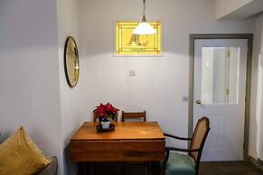 Quiet Ground Floor Mews Flat and Parking