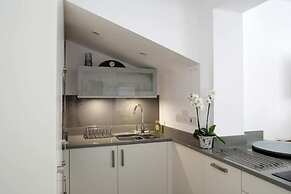 Quiet Ground Floor Mews Flat and Parking