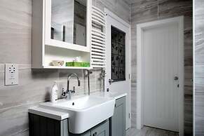 Quiet Ground Floor Mews Flat and Parking